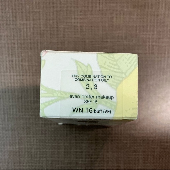 Clinique Even Better Makeup SPF 15 in Buff - Picture 2 of 2